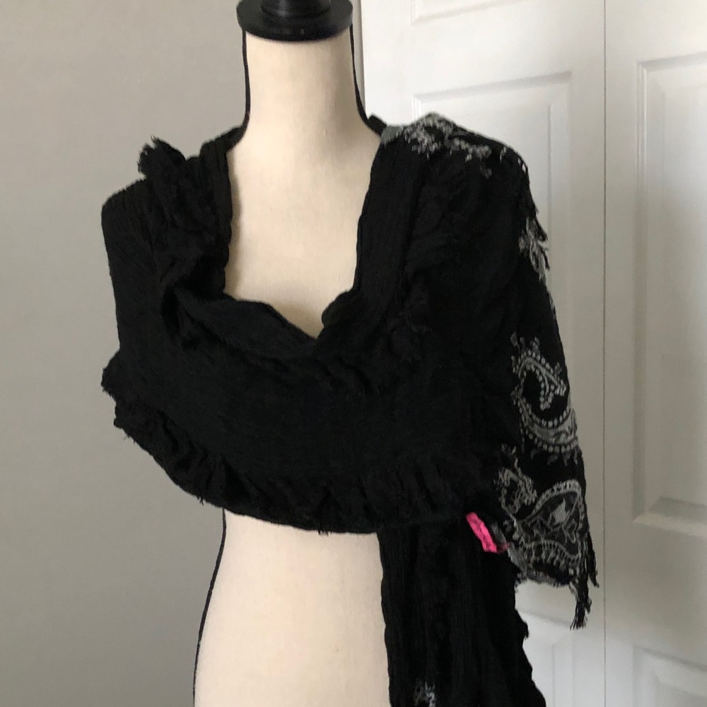 BETSEY JOHNSON Women Viscose Scarf Wrap Floral Black & White - Picture 5 of 11